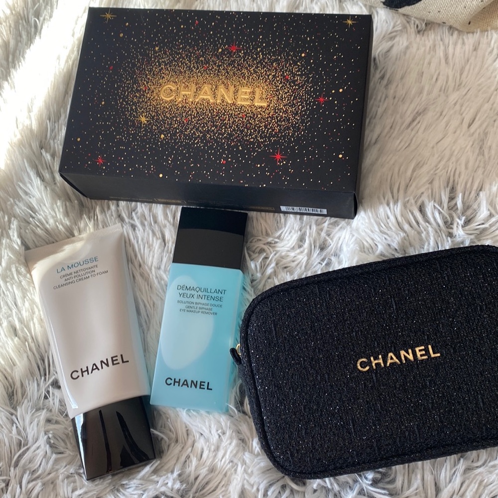SOLD. Chanel skincare essential set (limited edition set).Giftwrapped in Chanel